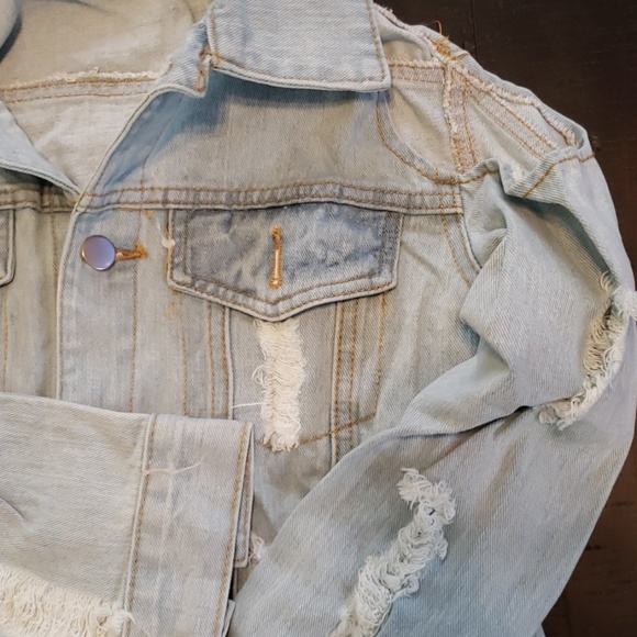 💙Cold Shoulder Distressed Blue Denim Jacket - Picture 6 of 6